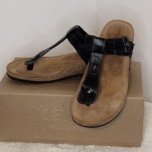 TAOS PAM Black Leather and Rafia Toe Thong Sandal Size 10